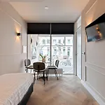 Midtown Hotel Triple Room