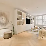 Elegant Apartment Oasis In The Heart Of Amsterdam