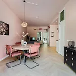 Stylish Apartment Next To The Amstel River- Unit F
