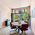Stylish Apartment Next To The Amstel River- Unit F