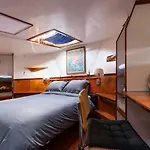 Anna Houseboat