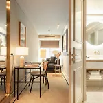 Hotel 717