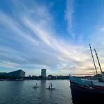 Boat Suite - A Unique Houseboat Stay In Amsterdam