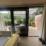Luxe Appartement Bij Zuidas Met Tuin En Buitendouche
