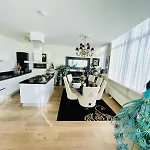 Luxury City Center Apartment With Canal View 1 Kingsize Bed And 1 Sleeping Sofa