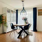 Spacious And Cozy House With Affordable Parking