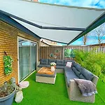Spacious And Cozy House With Affordable Parking