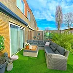 Spacious And Cozy House With Affordable Parking