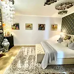 Luxury City Center Apartment With Canal View 1 Kingsize Bed And 1 Sleeping Sofa