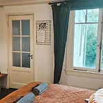 En-Suite Room In Historic Canalhouse From 1729