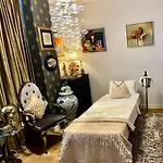 Luxury City Center Apartment With Canal View 1 Kingsize Bed And 1 Sleeping Sofa
