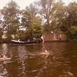 Anna\'S Houseboat