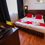 Hotel Falcon Plaza Centre