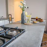 Roze Apartment