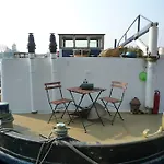 Borneokade Houseboat