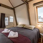 Hot Spot, Fascinating Bed & Breakfast