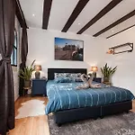 Crown Guesthouse Amsterdam