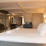 Double Floor Canal Estate