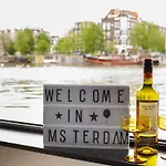 Houseboat Amsterdam - Room with a view