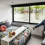 Houseboat Amsterdam - Room with a view