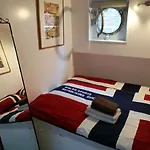 Houseboat Rose