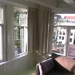 Miauw Suites, Canal View City Centre Hotel