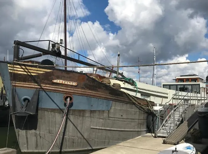 The Ship\'S Cabin