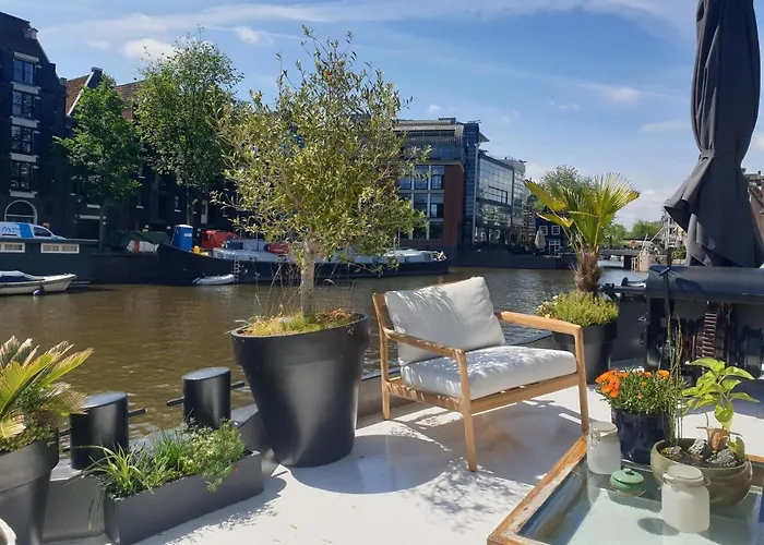 Luxurious 110M² 3Br Houseboat In Amsterdam Centre!