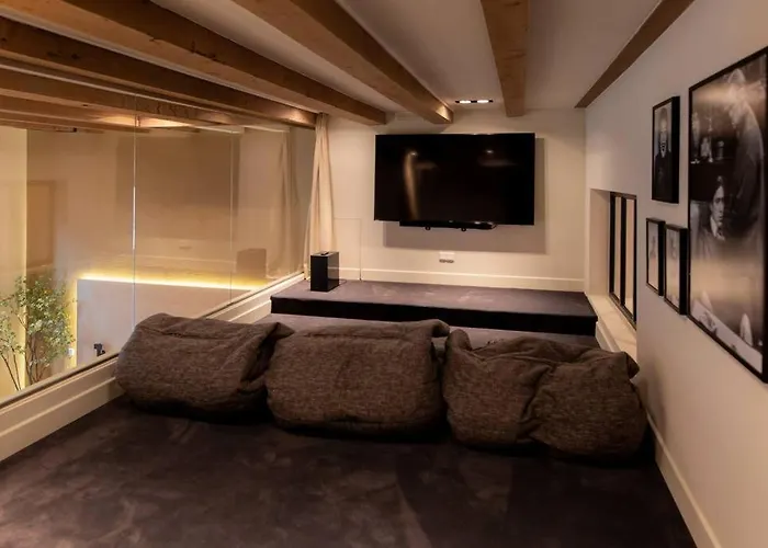 Newly Renovated Luxurious 200 Sqm Loft In City Centre