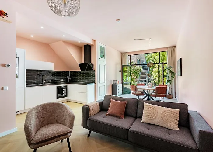 Stylish Apartment Next To The Amstel River- Unit F