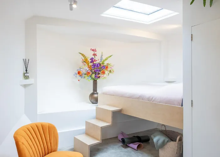 Boat Suite - A Unique Houseboat Stay In Amsterdam