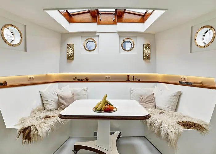 Your Houseboat Amsterdam