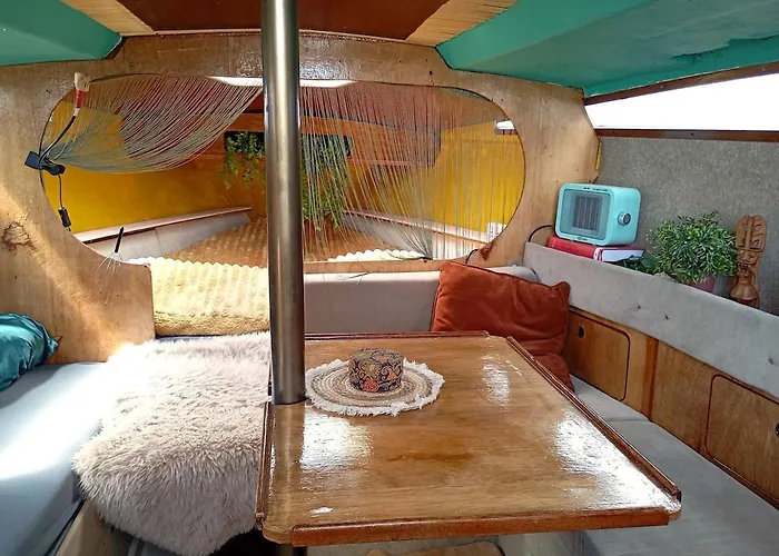 Romantic Sailboat Retreat For 2