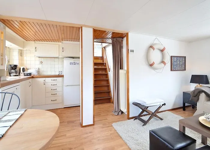 Borneokade Houseboat