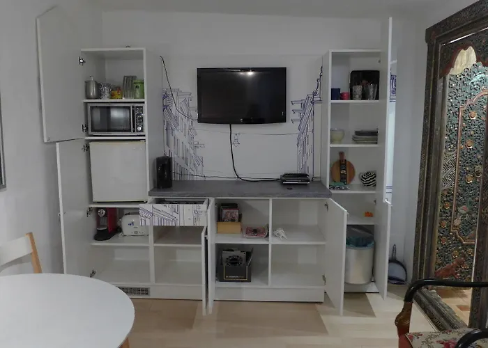 Nemo Apartments & Guest House