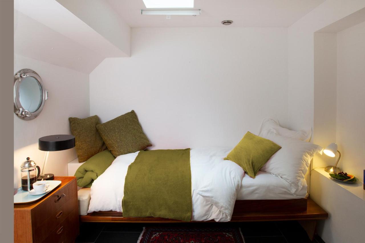 Gp Amstel River Houseboat Holiday home *