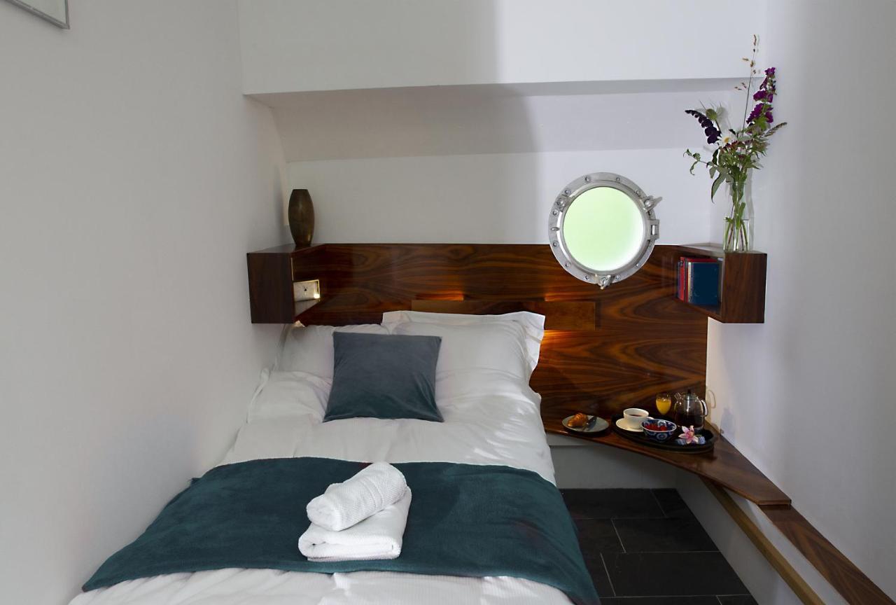 Gp Amstel River Houseboat Holiday home Amsterdam