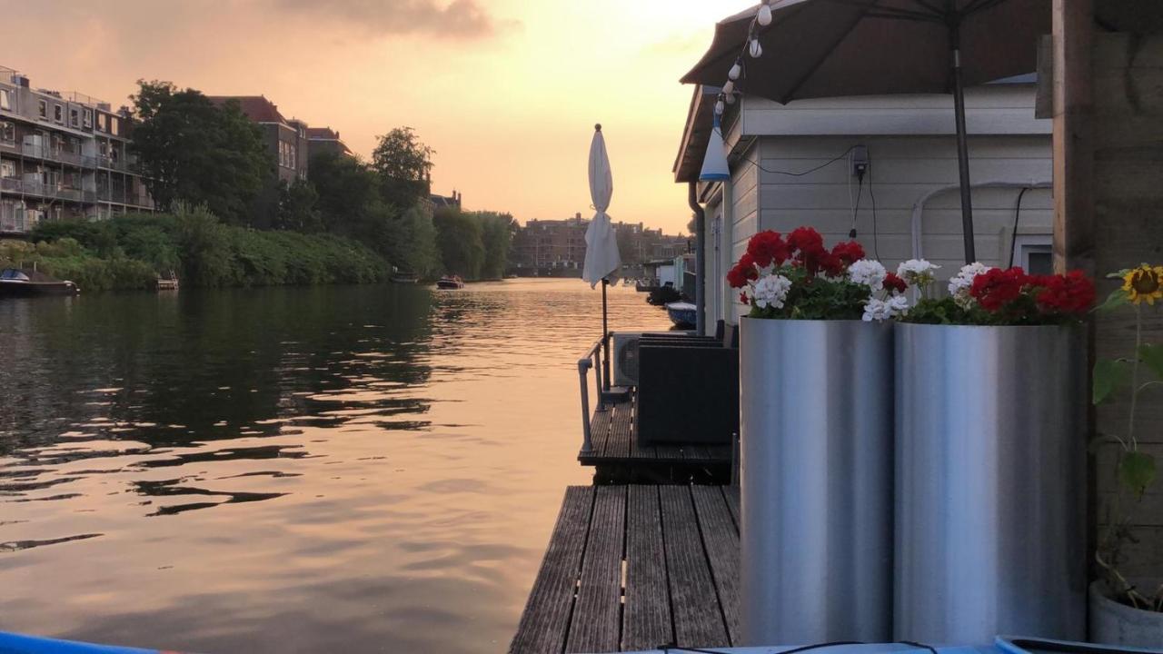 Bed & Breakfast Luxury On Robs Houseboat Special For Couples
