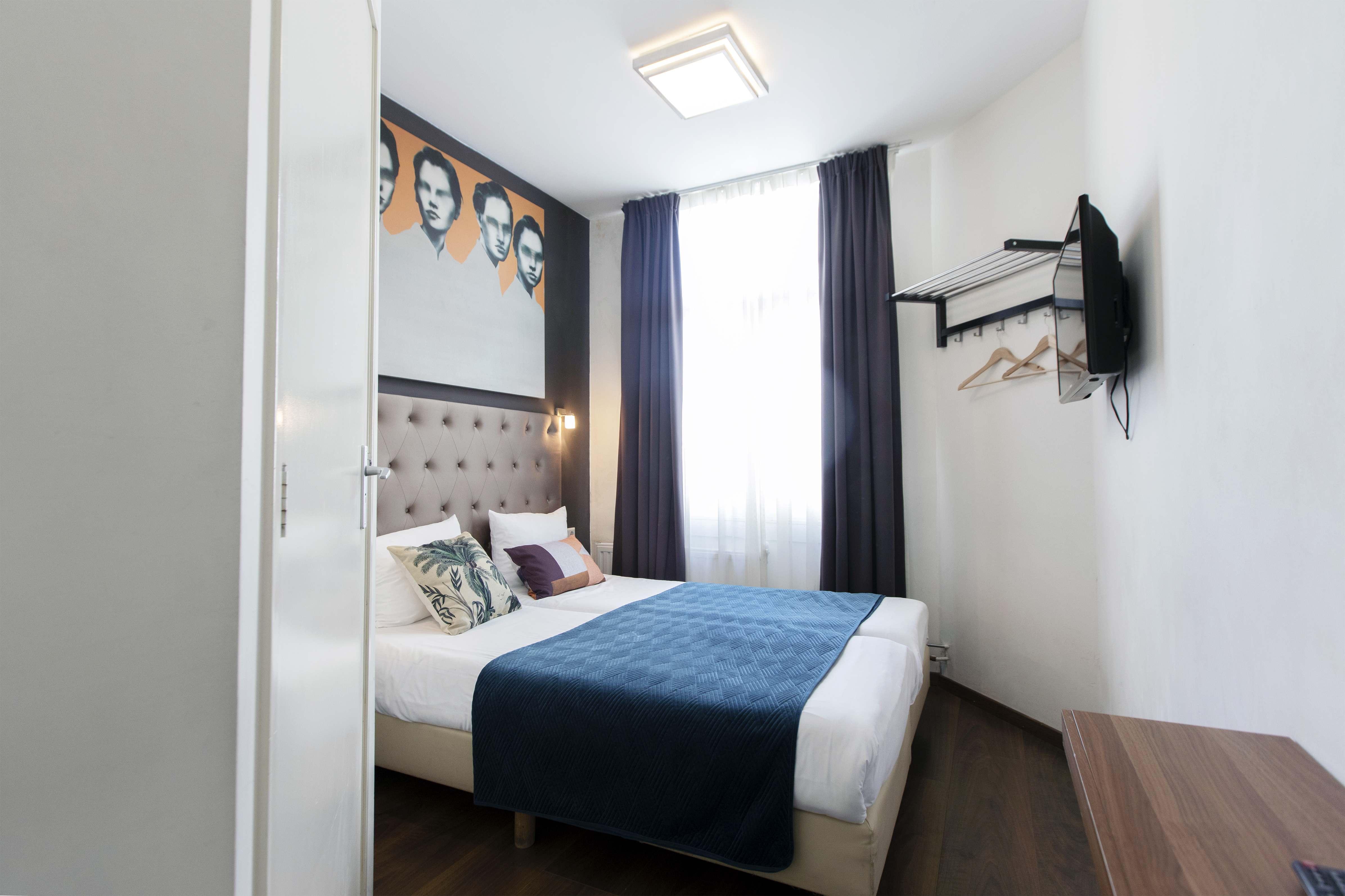 Quentin Golden Bear Hotel