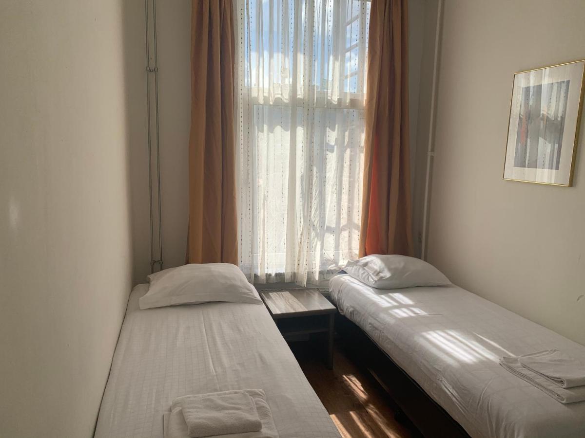 Sphinx Hostel *