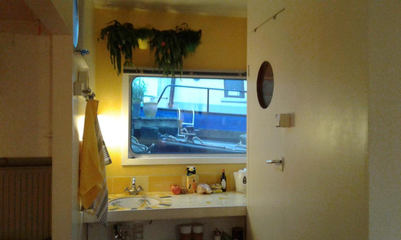 Houseboat Dokstroom Acomodação com café da manhã  *