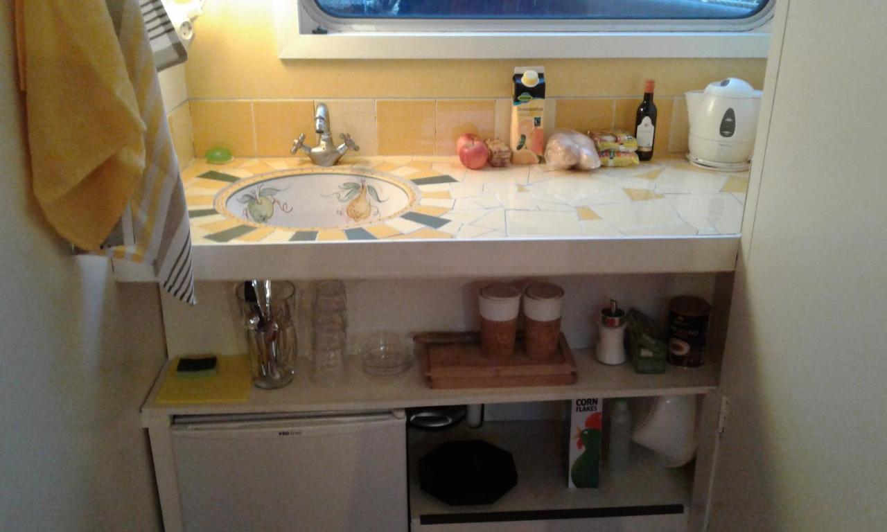 Acomodação com café da manhã  Houseboat Dokstroom Amesterdão