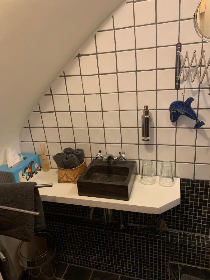 The African Lily Bed & Breakfast Amsterdam