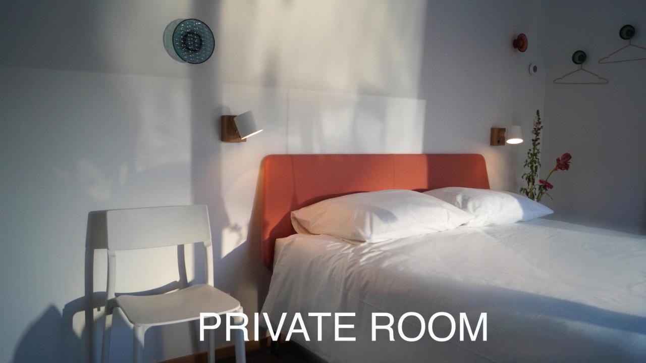 Room With A Few Bed & Breakfast