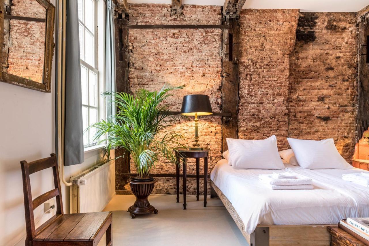 Classy 17th C Canalhouse Amsterdam