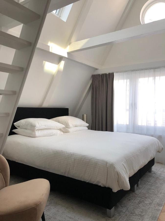 Bed & Breakfast Luxe Suites Roses