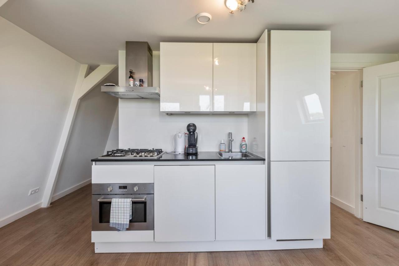 Apartment Central Top Floor With Private Balcony - Apt 3