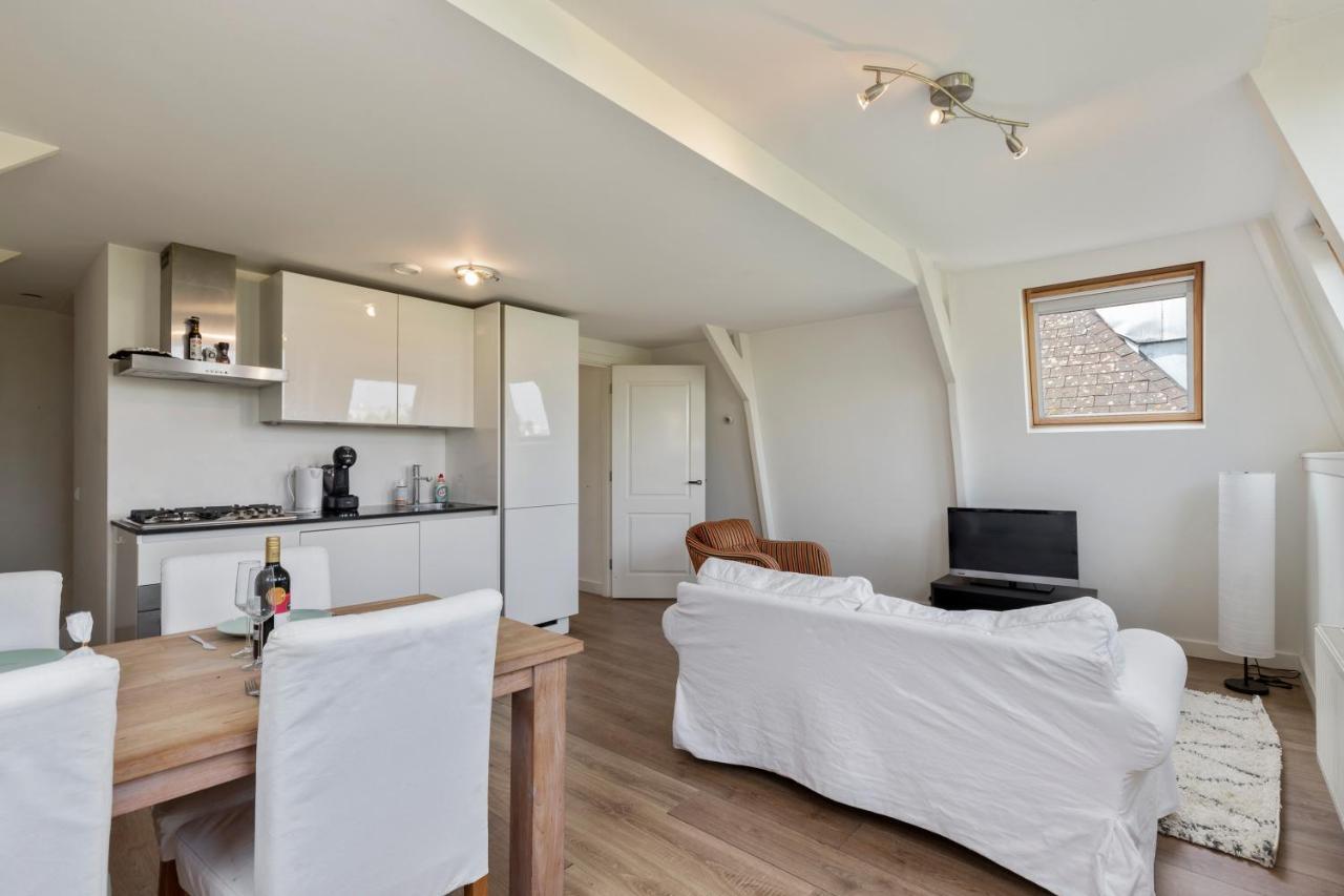 Central Top Floor With Private Balcony - Apt 3 Apartment *