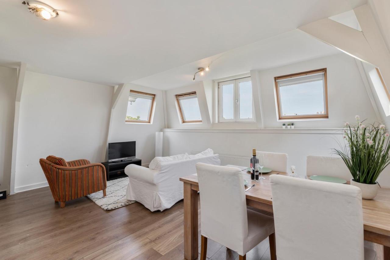 Central Top Floor With Private Balcony - Apt 3 Apartment *