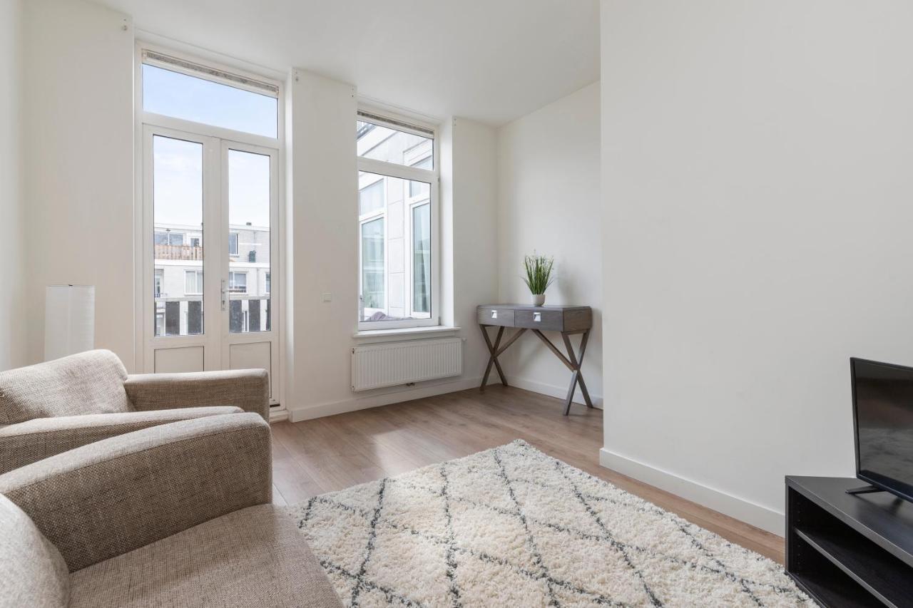 Center For A Group Of 4 In - Apt 2 Apartment *